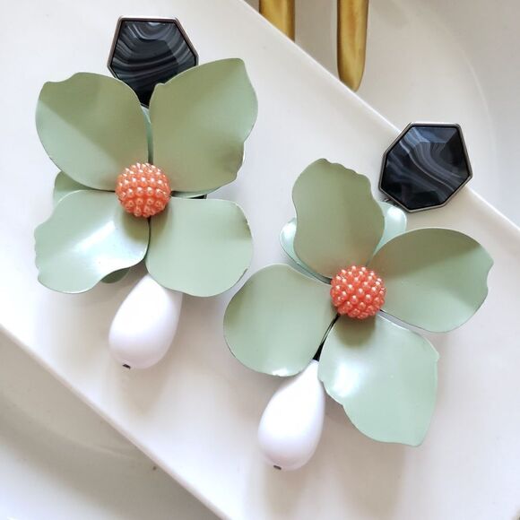 New! Zara Big Flower Earrings - Picture 4 of 13